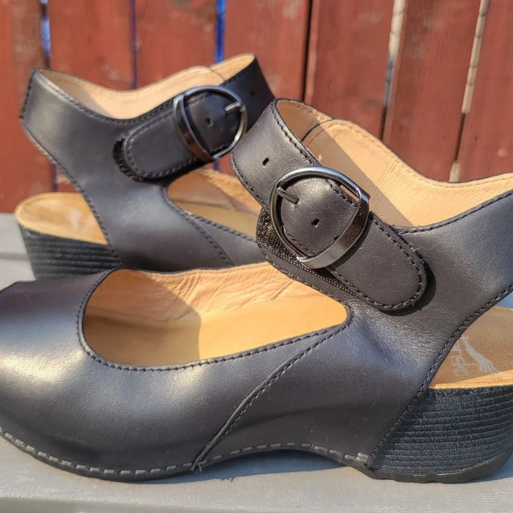 Dansko tiana are